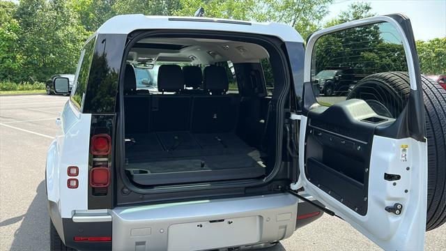 Photo of 2024 Fuji White Land Rover Defender