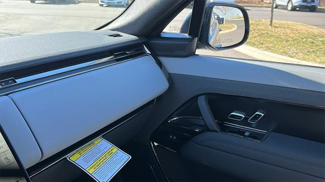 Photo of 2025 Ligurian Black Gloss Land Rover Range Rover Sport