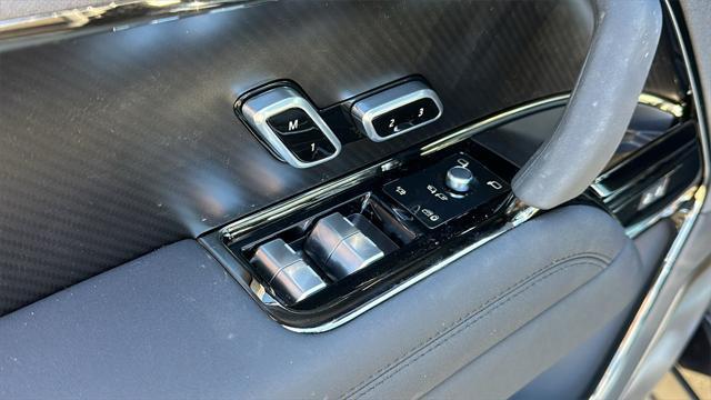 Photo of 2025 Ligurian Black Gloss Land Rover Range Rover Sport