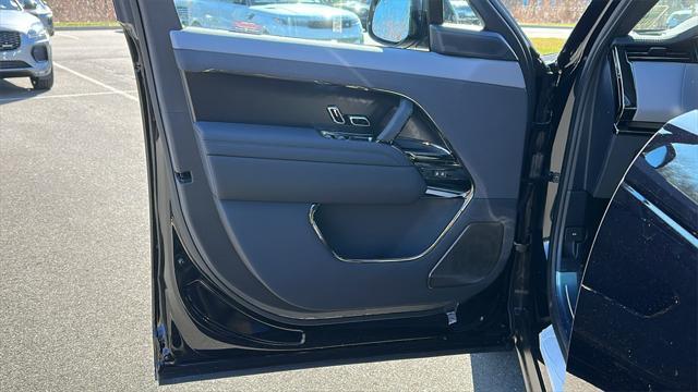 Photo of 2025 Ligurian Black Gloss Land Rover Range Rover Sport