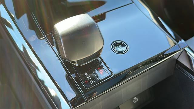 Photo of 2025 Ligurian Black Gloss Land Rover Range Rover Sport
