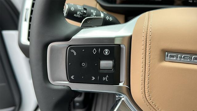 Photo of 2025 Fuji White Land Rover Discovery