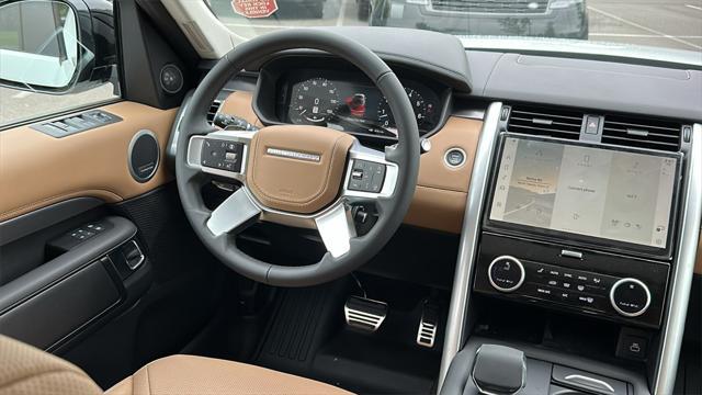 Photo of 2025 Fuji White Land Rover Discovery
