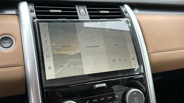 Photo of 2025 Fuji White Land Rover Discovery