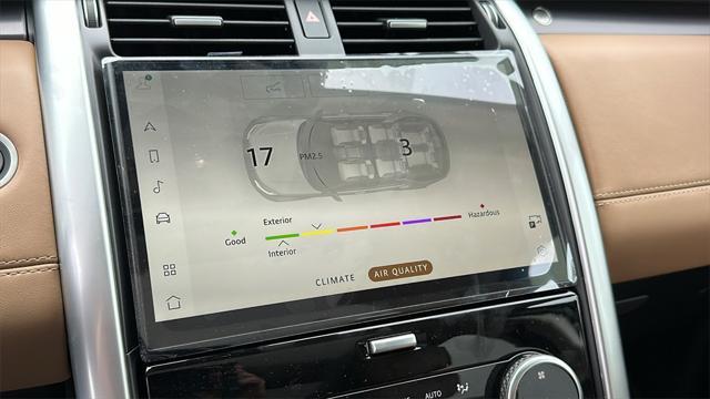 Photo of 2025 Fuji White Land Rover Discovery
