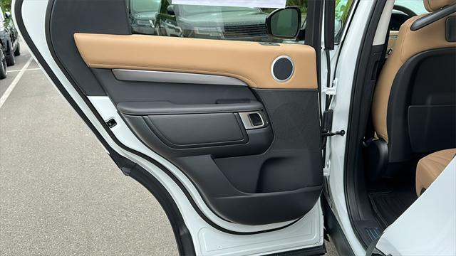 Photo of 2025 Fuji White Land Rover Discovery