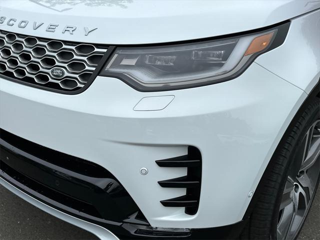 Photo of 2025 Fuji White Land Rover Discovery