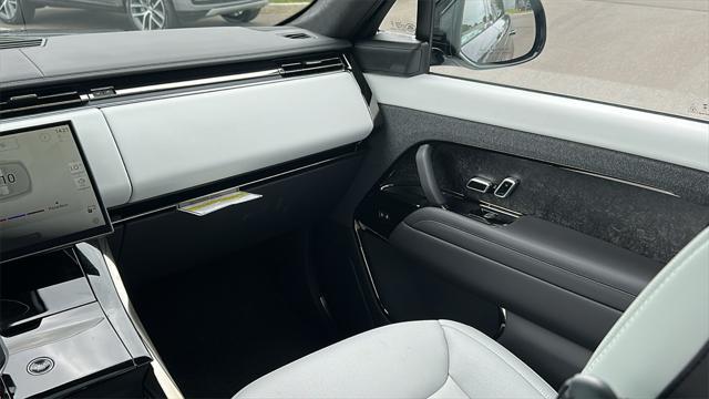 Photo of 2025 Blue Land Rover Range Rover Sport