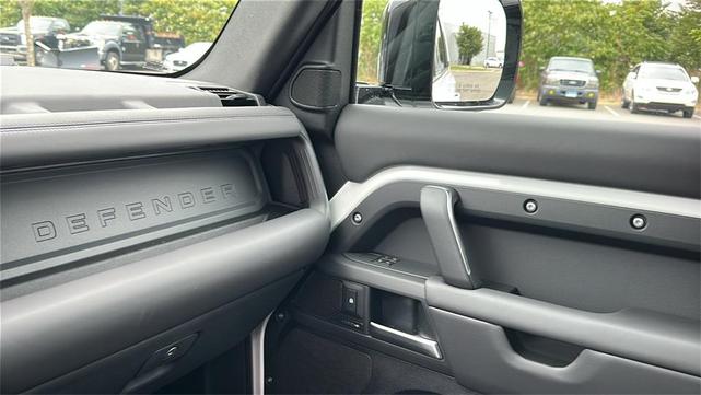 Photo of 2025 Fuji White Land Rover Defender