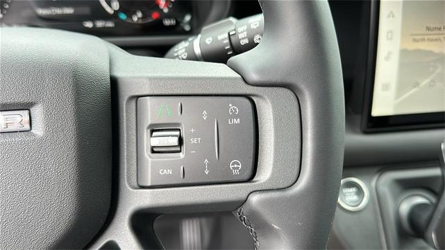 Photo of 2025 Fuji White Land Rover Defender