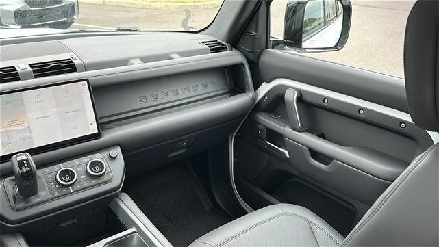 Photo of 2025 Fuji White Land Rover Defender