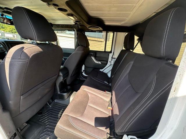 Photo of 2014 Bright White Clearcoat Jeep Wrangler Unlimited