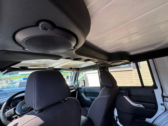 Photo of 2014 Bright White Clearcoat Jeep Wrangler Unlimited