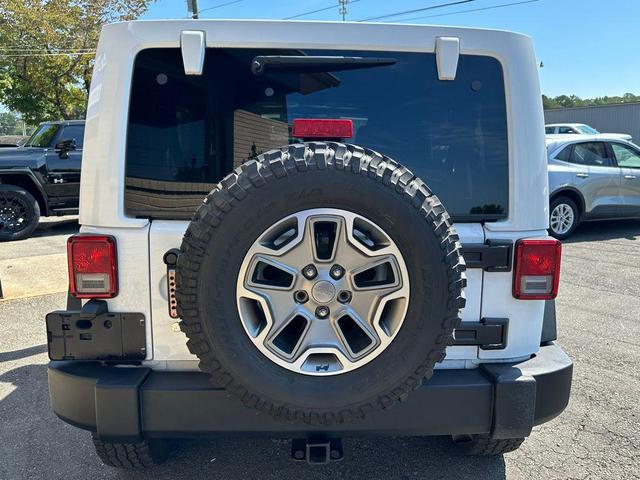 Photo of 2014 Bright White Clearcoat Jeep Wrangler Unlimited