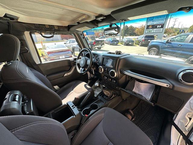 Photo of 2014 Bright White Clearcoat Jeep Wrangler Unlimited