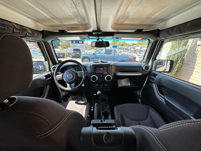 Photo of 2014 Bright White Clearcoat Jeep Wrangler Unlimited