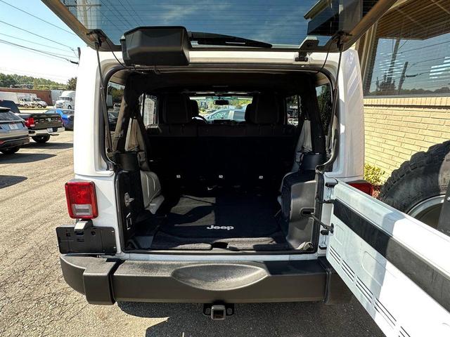 Photo of 2014 Bright White Clearcoat Jeep Wrangler Unlimited