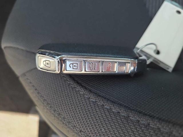 Photo of 2023 Glacial White Pearl Kia K5