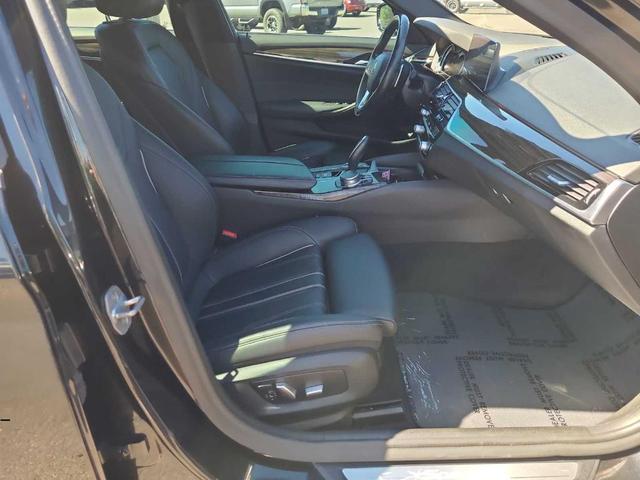 Photo of 2019 Black Sapphire Metallic BMW 530