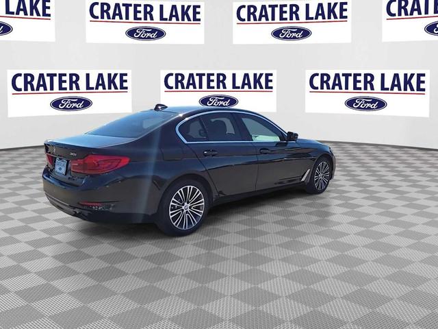 Photo of 2019 Black Sapphire Metallic BMW 530