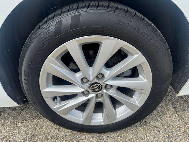 Photo of 2022 White Toyota Camry