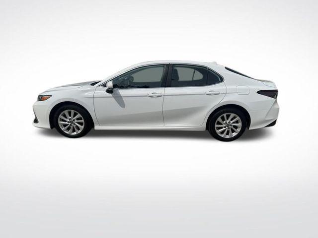 Photo of 2022 White Toyota Camry