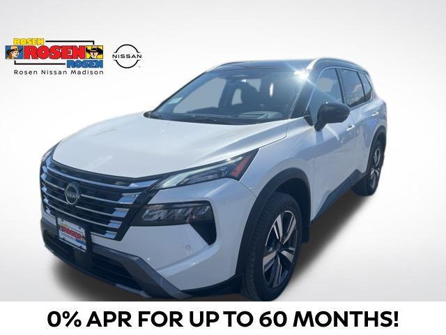 Photo of 2025 Everest White Pearl/Super Black Nissan Rogue