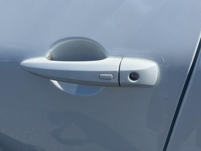 Photo of 2025 Everest White Pearl/Super Black Nissan Rogue