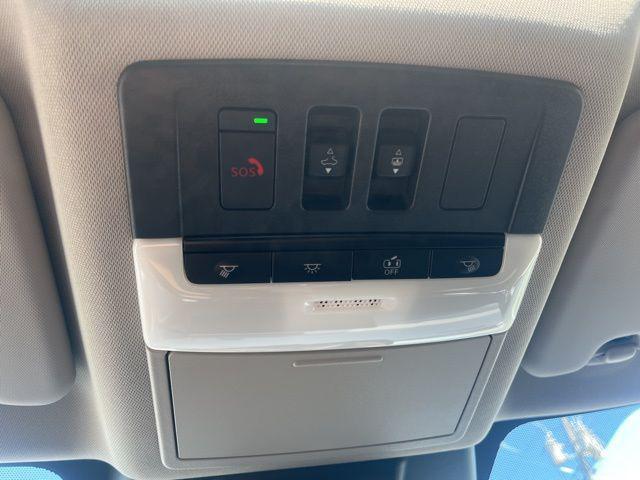 Photo of 2025 Everest White Pearl/Super Black Nissan Rogue