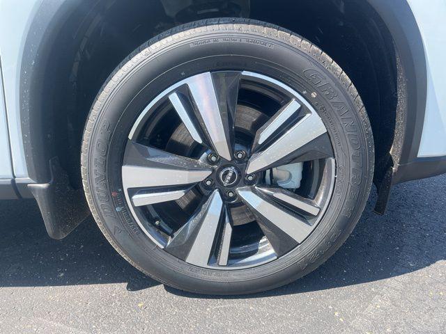 Photo of 2025 Everest White Pearl/Super Black Nissan Rogue