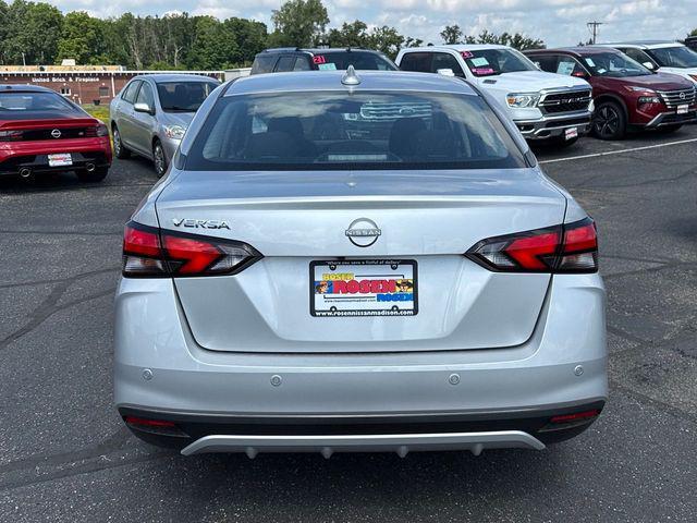 Photo of 2025 Brilliant Silver Metallic Nissan Versa