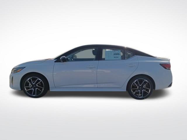 Photo of 2025 Aspen White Tricoat/Super Black Nissan Sentra
