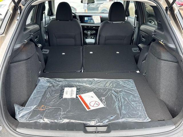 Photo of 2025 Canyon Bronze Metallic Nissan Kicks