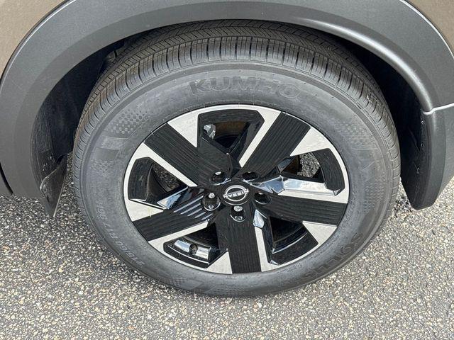 Photo of 2025 Canyon Bronze Metallic Nissan Kicks