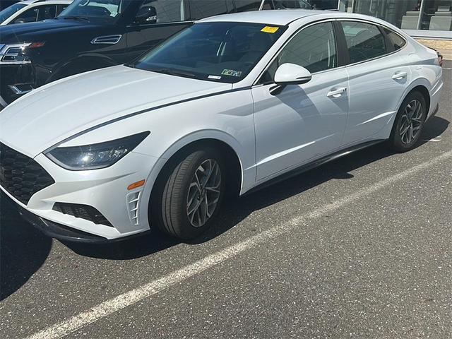 Photo of 2023 White Hyundai SONATA