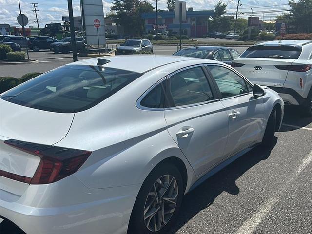 Photo of 2023 White Hyundai SONATA