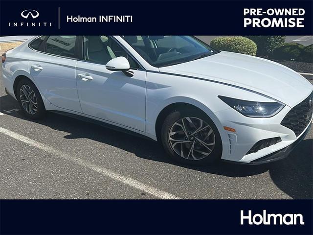 Photo of 2023 White Hyundai SONATA