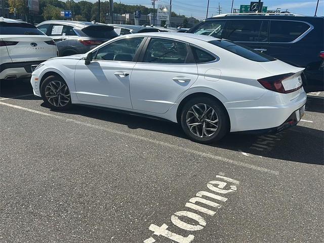Photo of 2023 White Hyundai SONATA