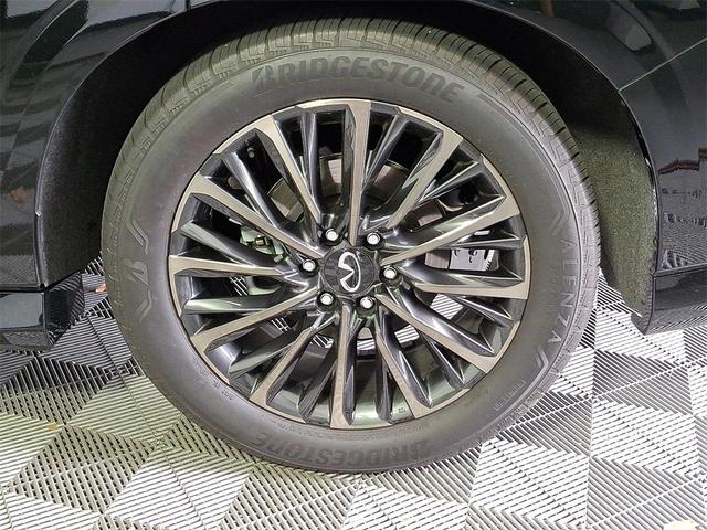 Photo of 2025 Diamond Black INFINITI QX80