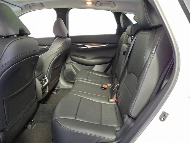 Photo of 2025 Radiant White INFINITI QX50