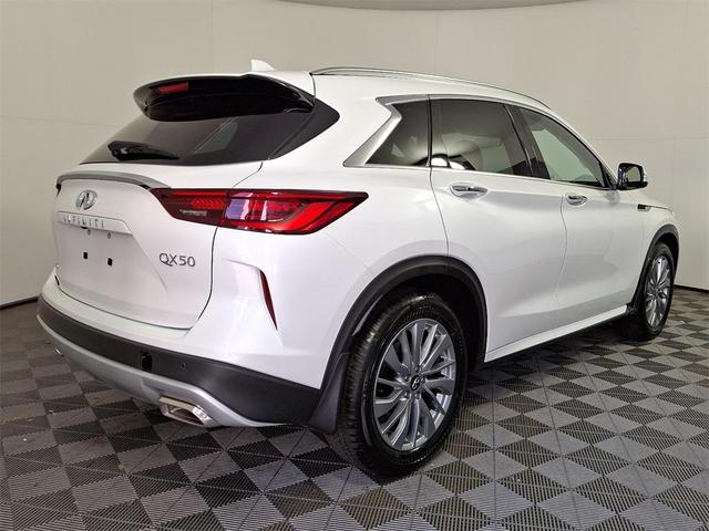 Photo of 2025 Radiant White INFINITI QX50