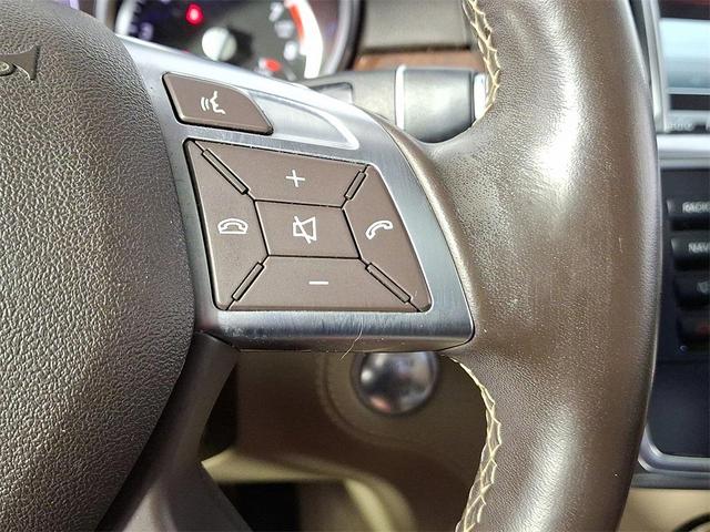 Photo of 2014 White Mercedes-Benz M-Class