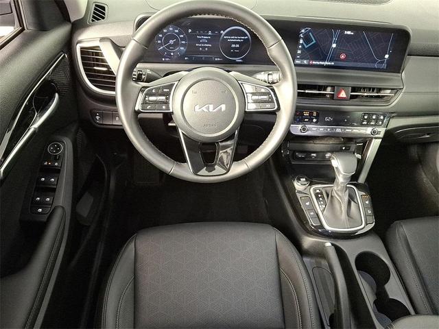 Photo of 2024 Steel Gray Kia Seltos