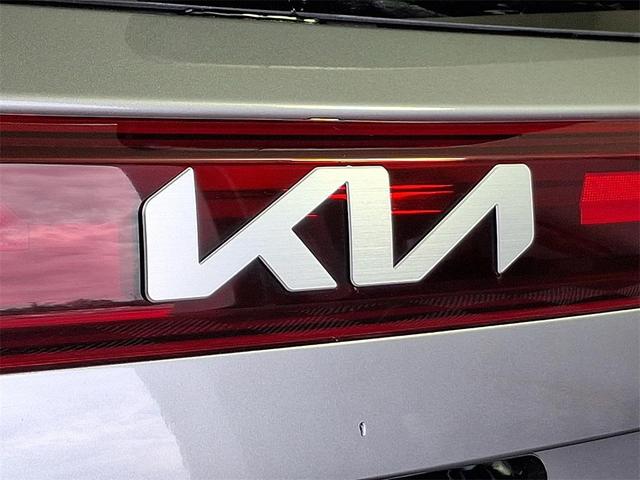 Photo of 2024 Steel Gray Kia Seltos