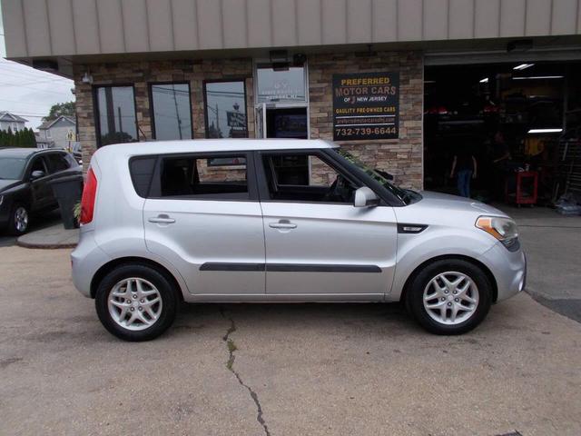 Photo of 2013 Bright Silver Metallic Kia Soul
