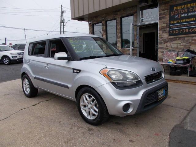 Photo of 2013 Bright Silver Metallic Kia Soul
