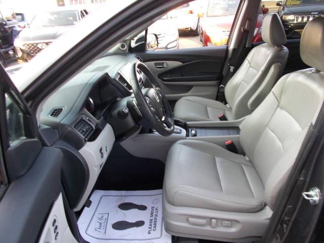 Photo of 2016 Modern Steel Metallic Honda Pilot