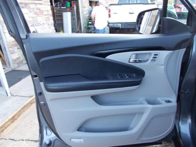 Photo of 2016 Modern Steel Metallic Honda Pilot