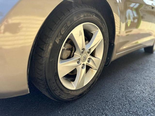 Photo of 2013 Desert Bronze Hyundai ELANTRA