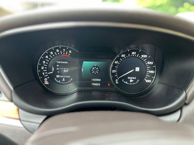 Photo of 2015 White Platinum Metallic Tri-Coat Lincoln MKC